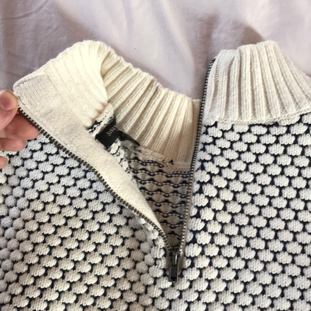 Banana Republic Sweater - Picture 4 of 6